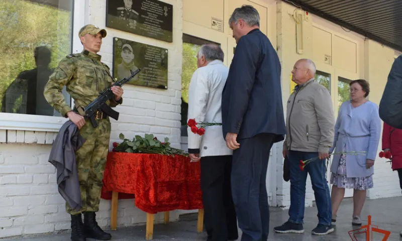 Память погибшего на СВО бойца увековечили в Рубцовске