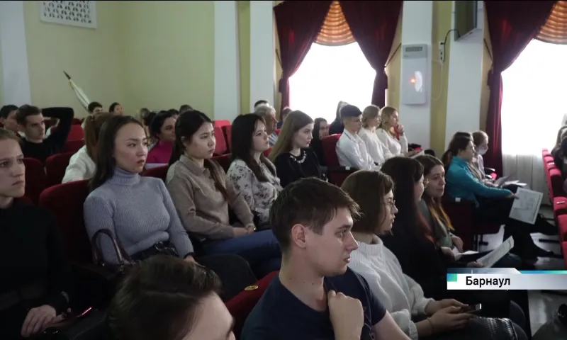 Студенты целевого обучения АГМУ встретились с министром здравоохранения Алтайского края