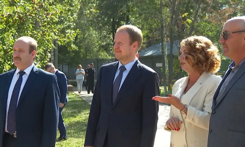 Около десяти социальных объектов посетил губернатор Алтайского края в Рубцовске