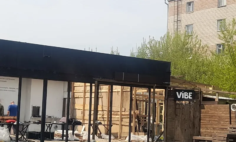 В Барнауле сносят бывшую кофейню на месте «разлома»