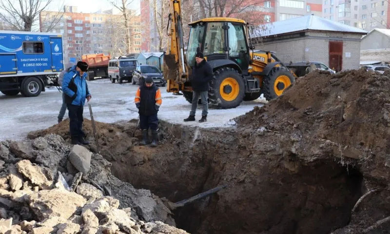 Жители двух домов в Барнауле остались без воды из-за коммунальной аварии