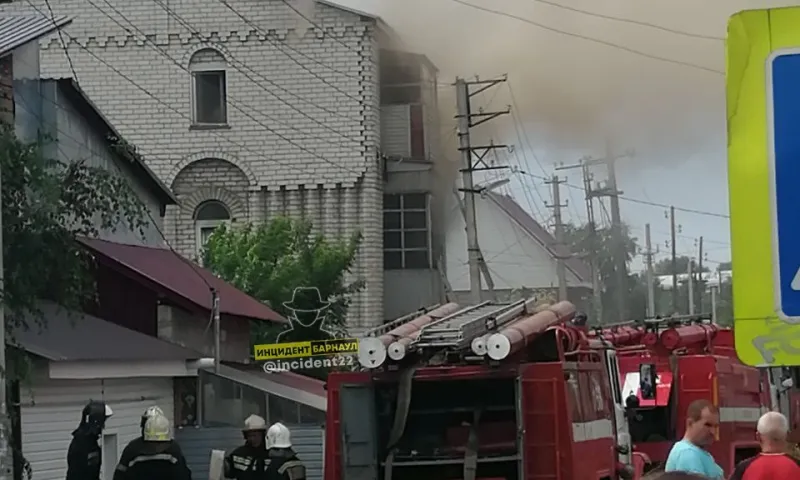 В одном из частных домов Барнаула произошёл пожар