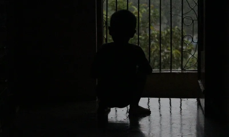 Соцсети: 4-летний ребенок выпал из окна 5 этажа в Рубцовске