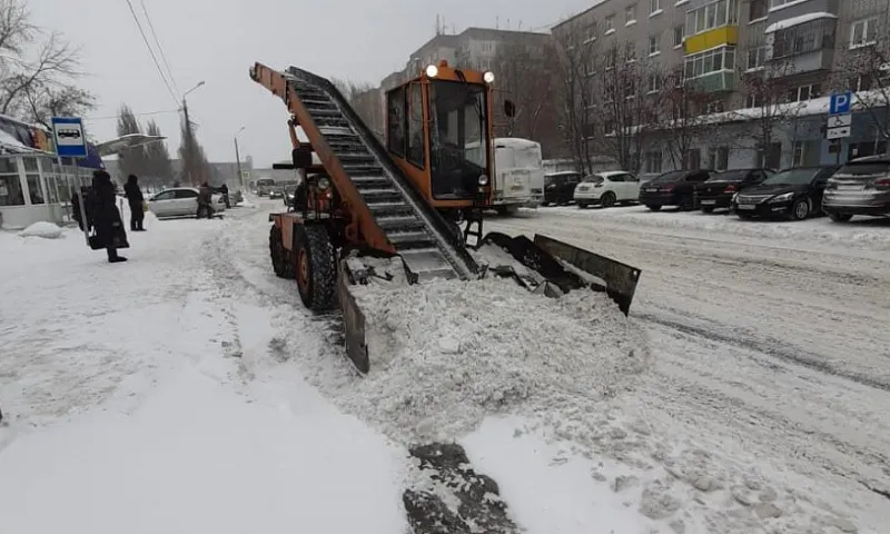 Уборка снега в пригородных посёлках Барнаула находится на особом контроле дорожников
