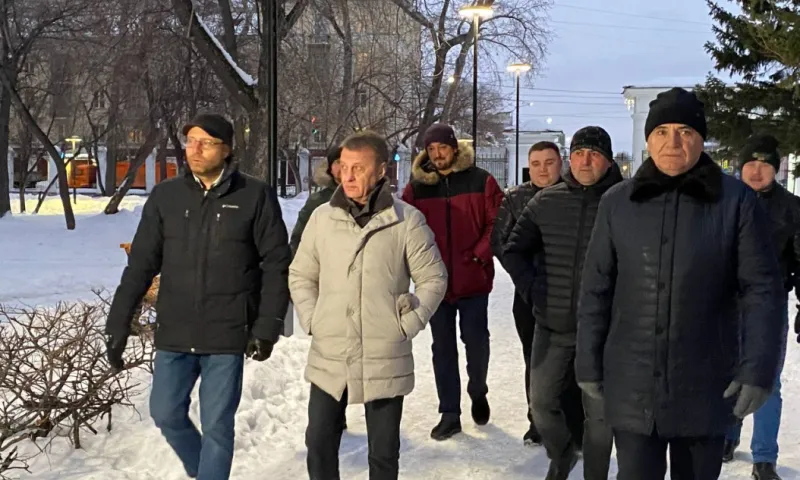 Мэр Барнаула провёл выездное совещание по реконструкции парка «Изумрудный»