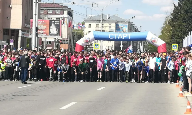 Краевой легкоатлетический пробег «Кольцо Победы» стартовал в Барнауле