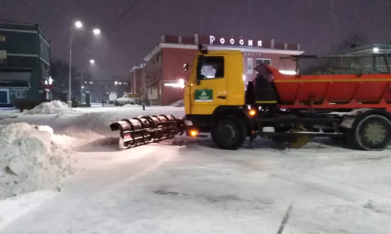 Число снегоуборочной техники увеличили на улицах Барнаула