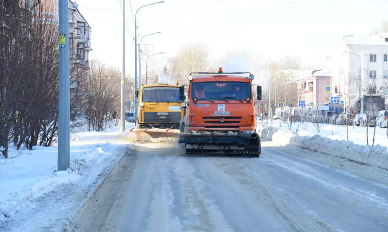 В очистке улиц Барнаула от снега задействовано более 130 единиц техники
