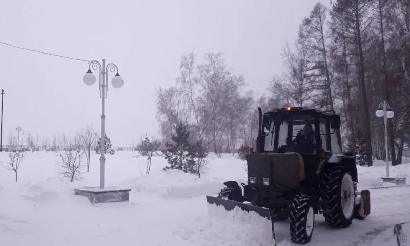 Более шести тысяч кубометров снега вывезли за ночь в Барнауле