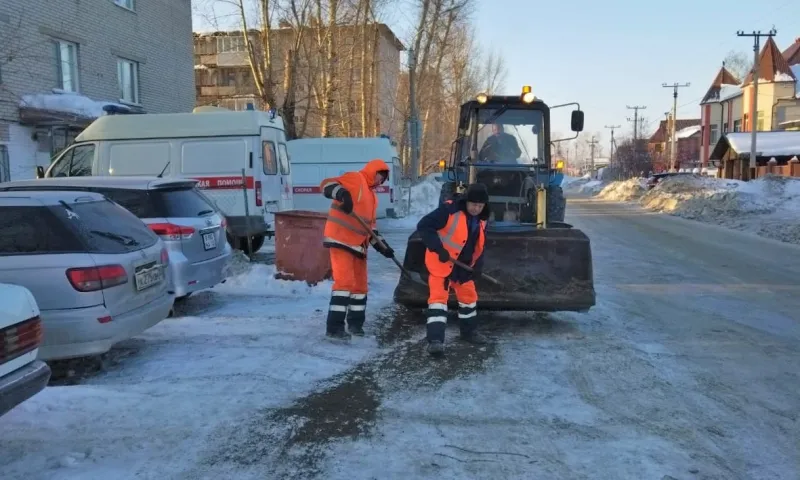 236 тонн песчано-соляной смеси израсходовали на посыпку дорог в Барнауле в ночь на 11 января