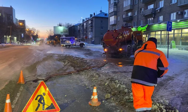 В центре Барнаула случился прорыв водопроводной трубы