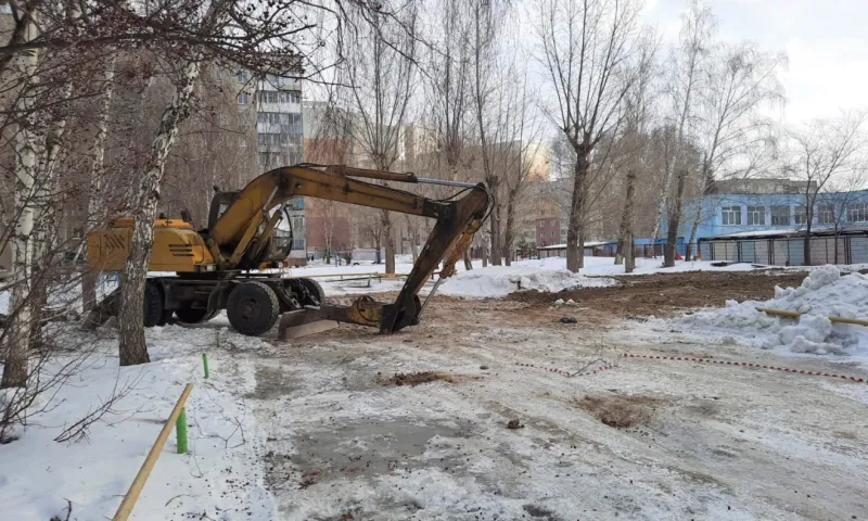 Барнаульский водоканал устраняет коммунальную аварию в Ленинском районе