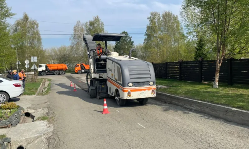 В пригородном посёлке Барнаула начался ремонт дороги
