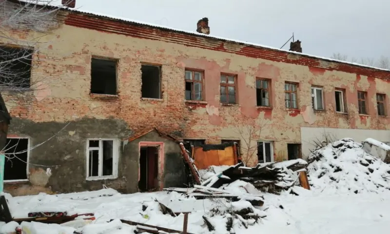 Еще один аварийный дом снесут в Барнауле