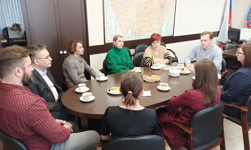 Команда алтайских врачей окажет помощь жителям Славяносербского района 
