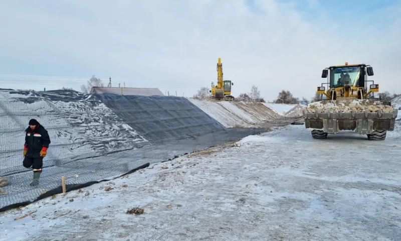 Защитные дамбы строят на двух реках в Алтайском крае