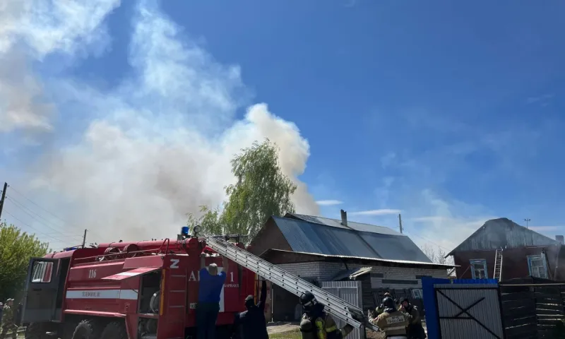 Пожар произошёл в частном секторе Барнаула