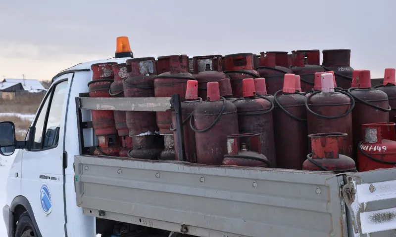 Доставку газа в баллонах возобновили в Угловском районе после обращения на прямую линию губернатора Виктора Томенко