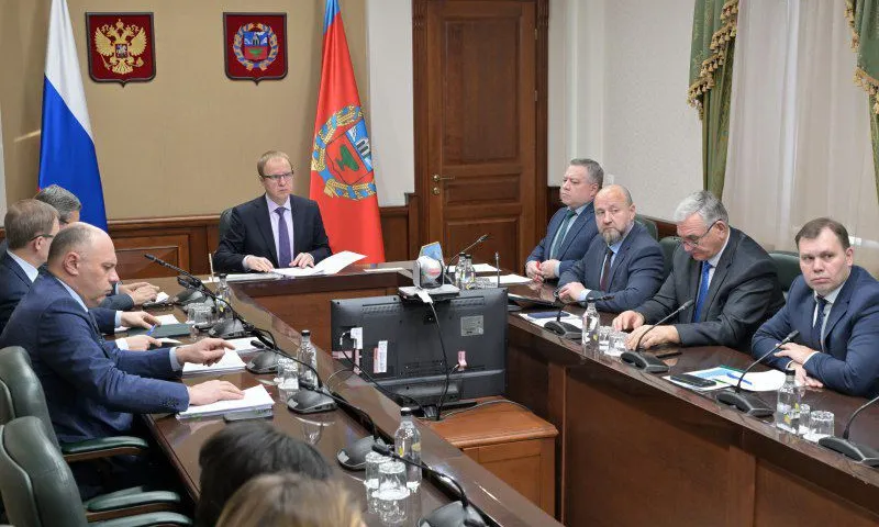 Губернатор Алтайского края Виктор Томенко рассказал о принимаемых в регионах Сибири мерах по обеспечению продовольственной безопасности