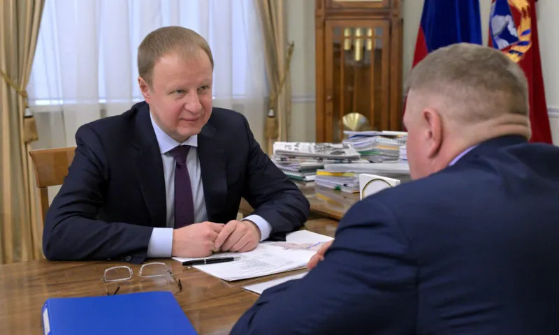 Планами по воссозданию дома Валерия Золотухина поделился глава Быстроистокского района с губернатором
