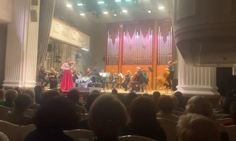 Алтайская скрипачка Валерия Абрамова выступила в программе «Музыкальное путешествие» Юрия Башмета. Видео