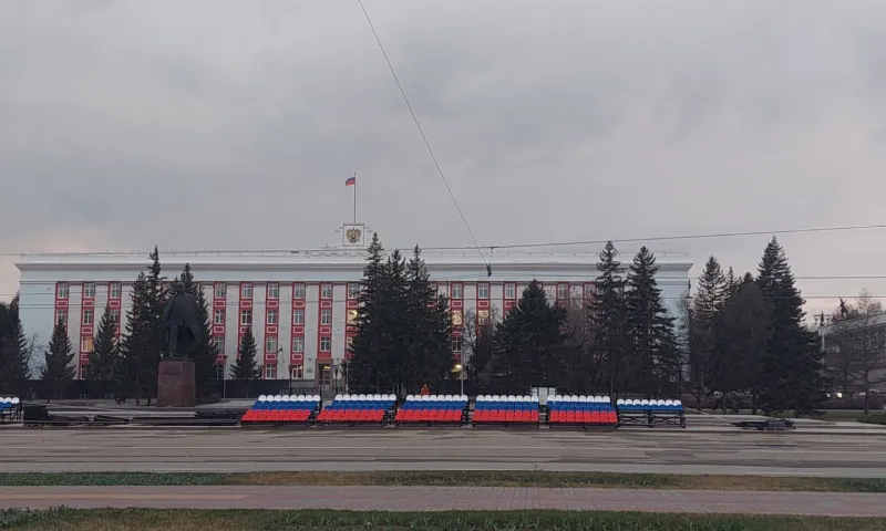 Барнаул начали украшать к 9 Мая