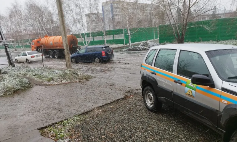 Дождевая вода топит улицы Бийска