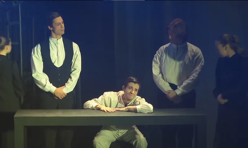 Премьерные показы спектакля «Шинель» по мотивам повести Николая Гоголя прошли в Барнауле