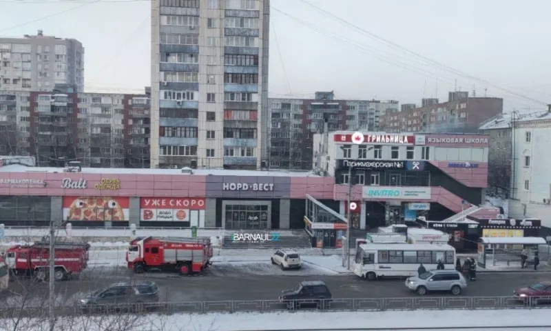«‎Недоброе утро». Автобус загорелся на остановке в Барнауле