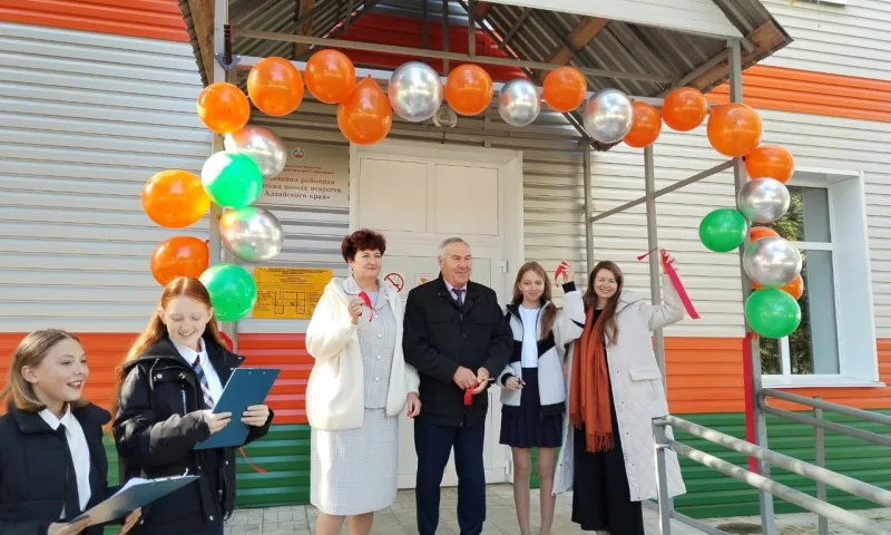 Сразу два учреждения культуры открыли после ремонта в Баевском районе