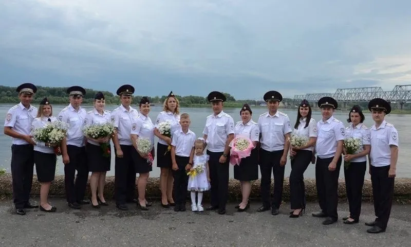 Полицейские из Камня-на-Оби поделились тёплыми фотографиями в День семьи, любви и верности