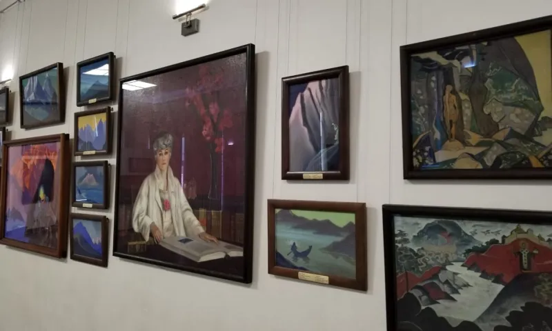 Подготовка к выставке картин Николая и Святослава Рерихов продолжается в Барнауле