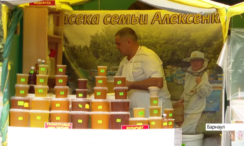 Ярмарка продукции пчеловодов начала работать в Барнауле