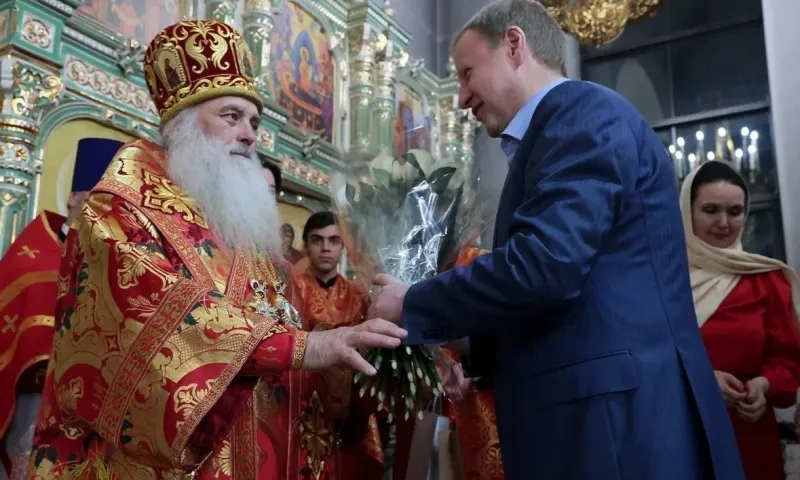 Губернатор Виктор Томенко поздравил жителей Алтайского края с праздником Светлой Пасхи