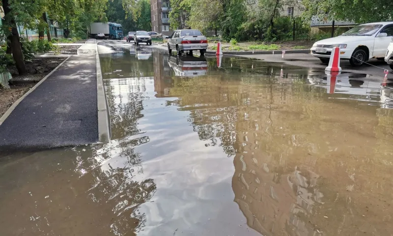 Асфальт переложили в барнаульском дворе после проверки прокуратуры