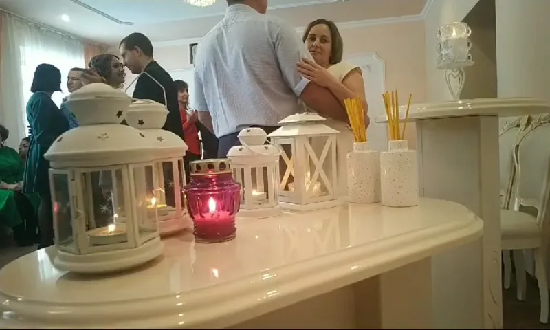Частичку символа семейного очага передали в Мамонтовский район