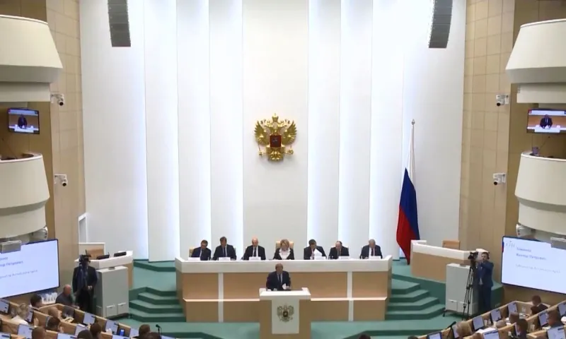 Губернатор Алтайского края предложил увеличить объём финансовой поддержки российских субъектов для своевременного повышения зарплаты бюджетников