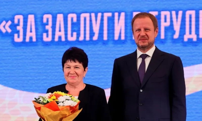 Губернатор Алтайского края и полпред президента РФ в СФО вручили награды лучшим работникам АПК