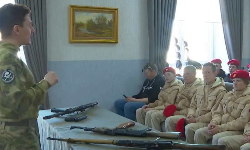 Лучшие юнармейцы стали участниками патриотической программы «Оружие Победы»