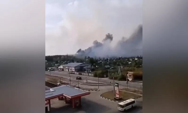 Рядом с Бийским олеумным заводом разгорелся пожар