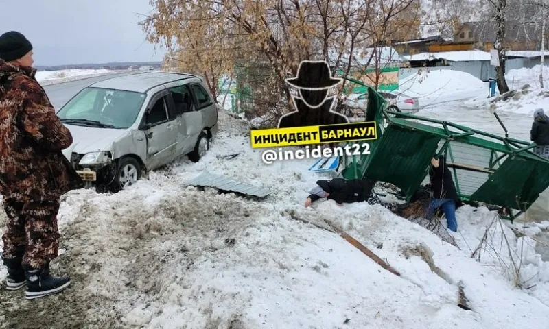 Пьяному водителю, сбившему пешеходов на остановке, вынесли приговор в Алтайском крае