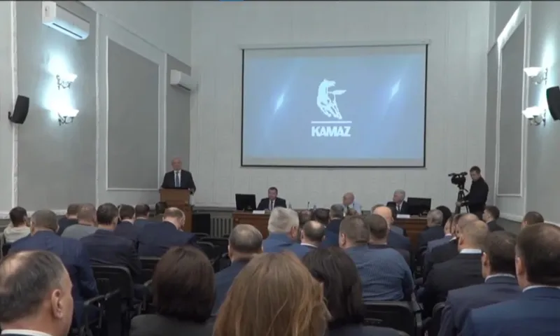 Генеральный директор КАМАЗа Сергей Когогин посетил Алтайский завод прецизионных изделий