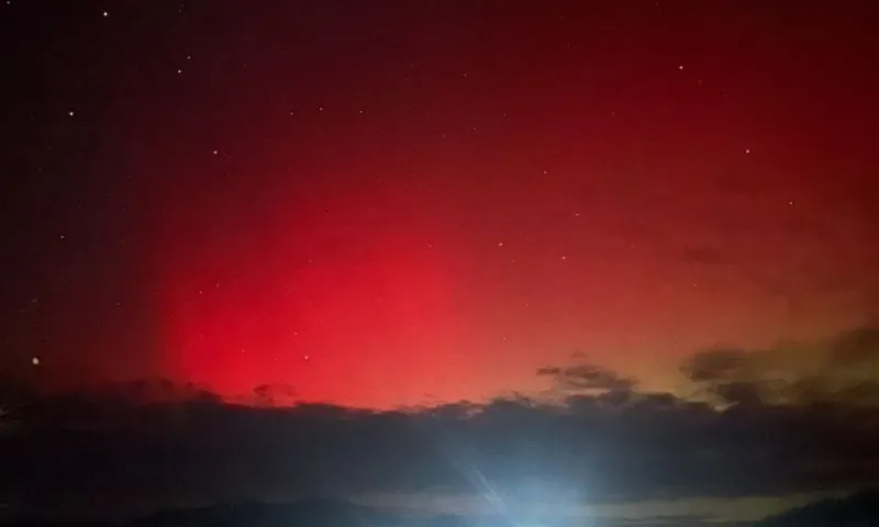 Необычное красное северное сияние увидели жители Алтая этой ночью