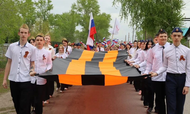 10-метровую георгиевскую ленту пронесли школьники по улицам села Бурла