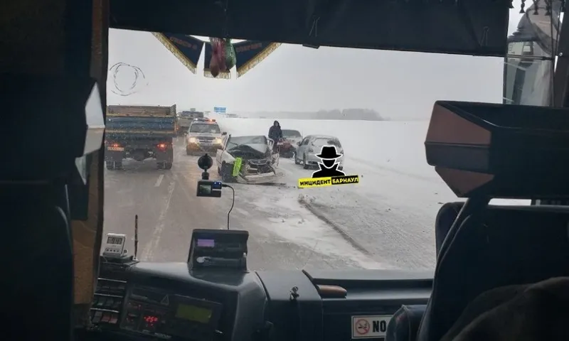  ДТП с участием двух легковых автомобилей произошло на алтайской трассе