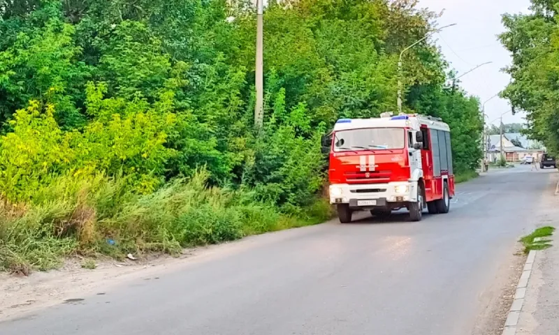 Спасатели вытащили человека из ямы с битумом в Алтайском крае