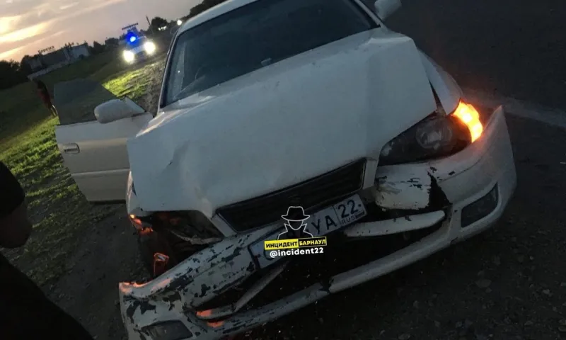 Два автомобиля столкнулись на трассе Барнаул – Павловск