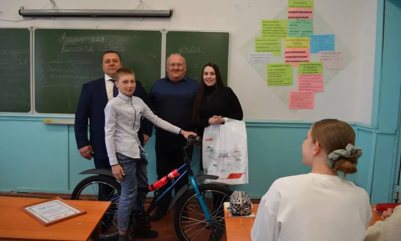 Школьник предотвратил столкновение поезда с автомобилем в Алтайском крае
